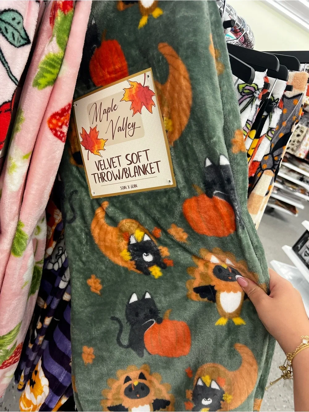 Green Velvet Soft harvest cat Pumpkin Throw Blanket